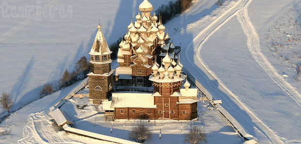 Россия, Погост Кижи, Кижи, Покровская церковь, Преображенская церковь, музей под открытым небом, храмы Карелии, древнерусское деревянное зодчество, достопримечательности России