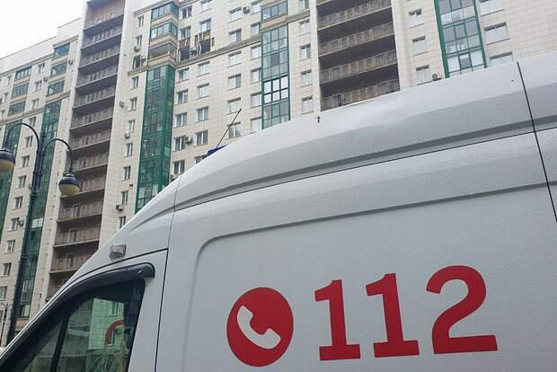 Попадание беспилотника ВСУ в жилой дом в портовом российском городе попало на видео