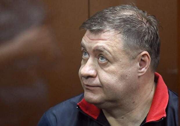 Плакавшему в суде экс-замгубернатора Курской области запросили многолетний приговор