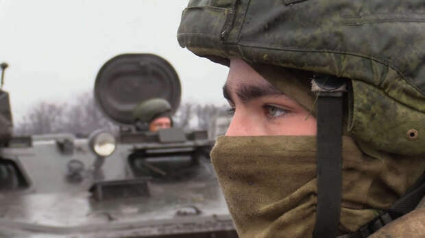 Командующий ЦВО Лапин вручил награды проявившим героизм в ходе спецоперации солдатам ВС РФ