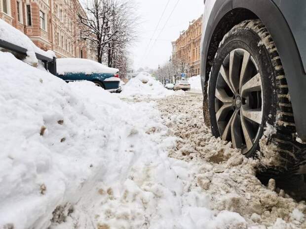Петербург не справился с еще одной метелью: город застрял в пробках