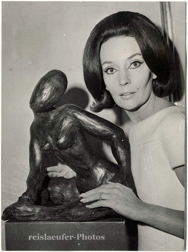 1966. Людмила Черина со своей работой