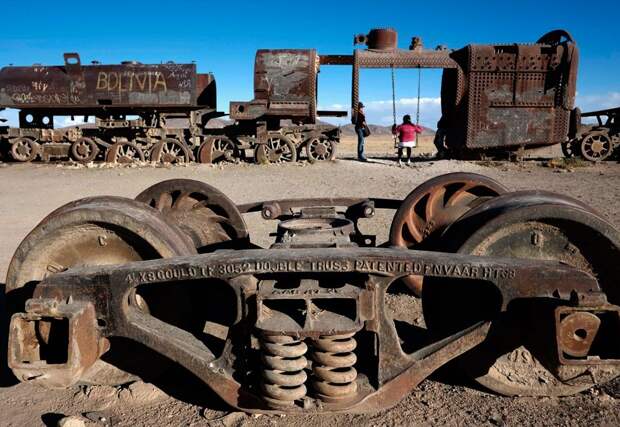 В 3 км от торгового города Уюни на юго-западе Боливии расположено кладбище старинных поездов