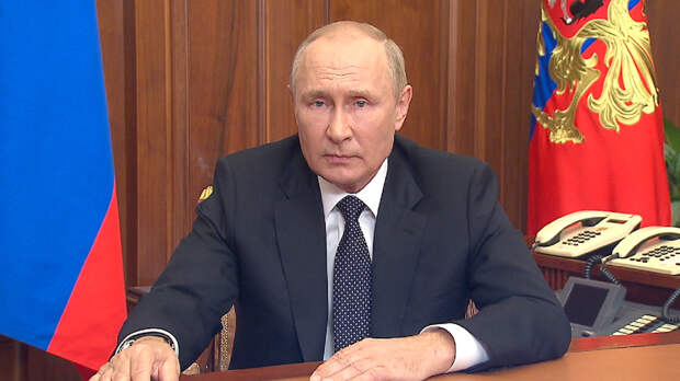 Президент России вручил высшие государственные награды в Екатерининском зале Кремля