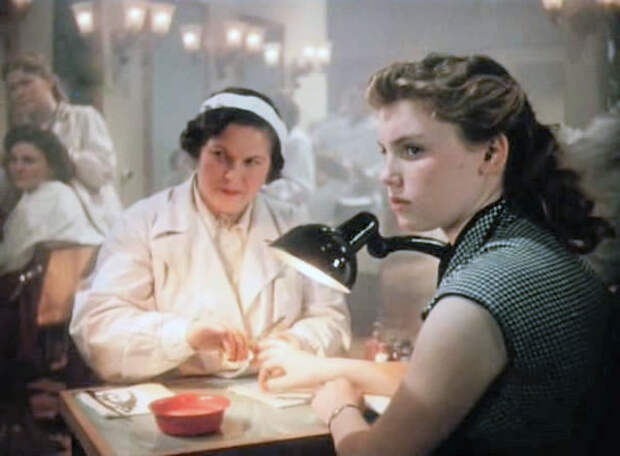Алла Будницкая в фильме "Урок жизни" (1955)