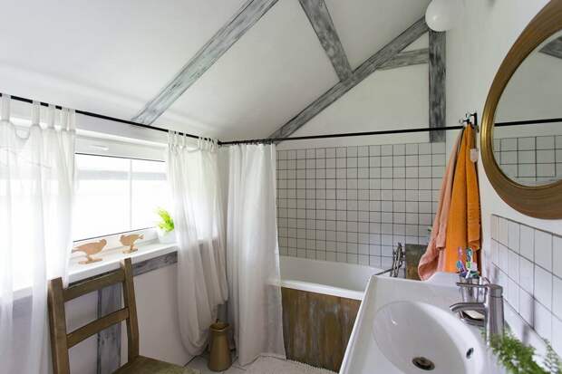 Уютная дача под Выборгом в скандинавском стиле: мебель сделанная своими руками, светлый интерьер, сундуки и ажурные скатерти