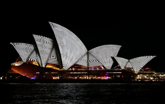 Здание Сиднейской оперы во время фестиваля света Vivid Sydney 2016