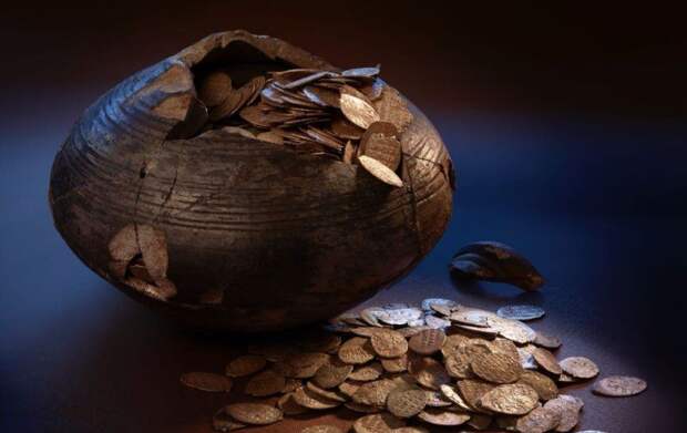 Институт археологии РАН: в Торжке найден клад из 409 царских золотых монет