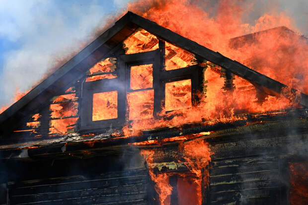 В Тульской области школьник выбил окно и спас младших братьев из горящего дома
