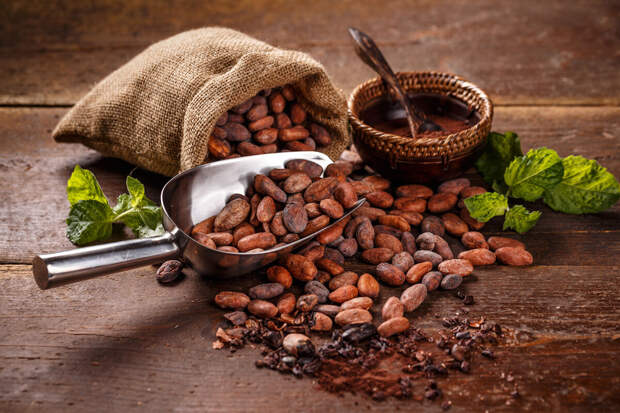 Какао-бобы на бирже подорожали до рекордных $11 тысяч за тонну