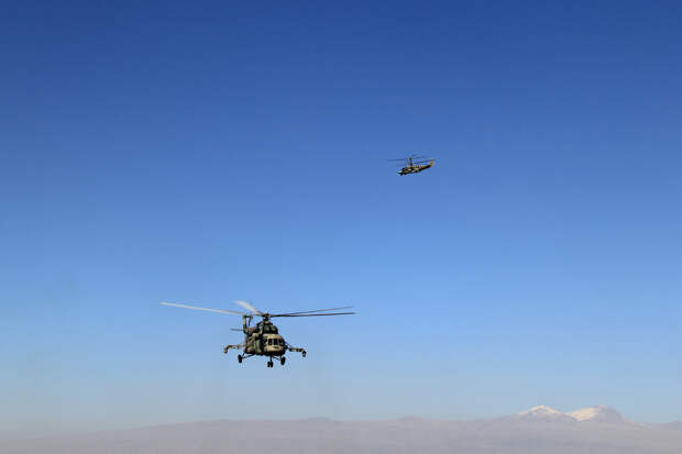 Вертолетчики ЮВО в Армении совершили вылеты одиночно и в составе пар в район высокогорья