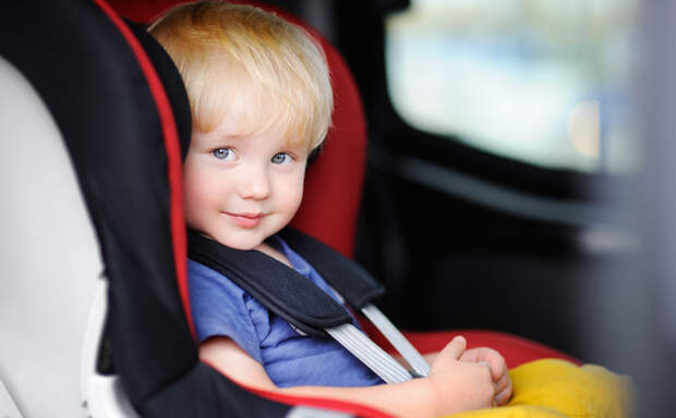 6 важных причин, почему ребенка нельзя оставлять одного в машине 