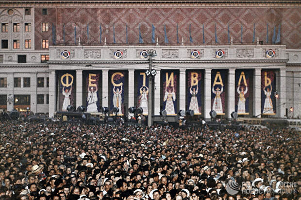 Открытие VI Всемирного Фестиваля молодежи и студентов в Москве 28 июля 1957 года