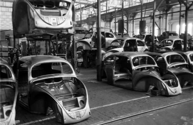 Завод Volkswagen в 1951 году volkswagen, завод, ретро фото