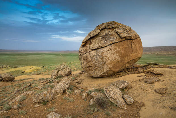 Разгадка тайны удивительной долины шаров в Казахстане