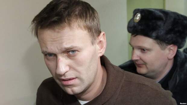 Прокуратура попросила 10 лет колонии для Алексея Навального Прокуратура попросила 10 лет колонии для Алексея Навального