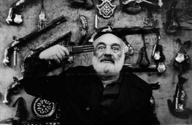 Кинорежиссер и художник Сергей Параджанов