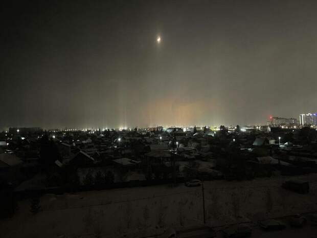 В Барнауле в небе заметили световые столбы / Фото: amic.ru