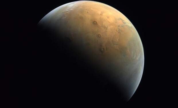 Межпланетная станция ОАЭ сделала свой первый снимок Марса