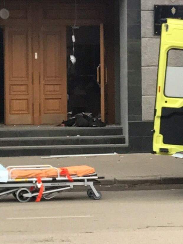 У здания ФСБ в Архангельске прогремел взрыв, имеются пострадавшие