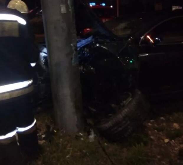 ДТП в Севастополе: водитель Audi влетел в столб (ФОТО)