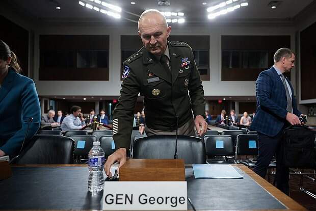 «Не оправдали ожиданий»: Трамп проводит массовые отставки в армии и кабмине — эксперт усматривает связь с планами на Иран