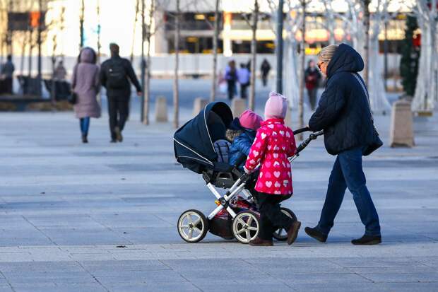 Нежелание россиянок рожать объяснили нехваткой веры в себя