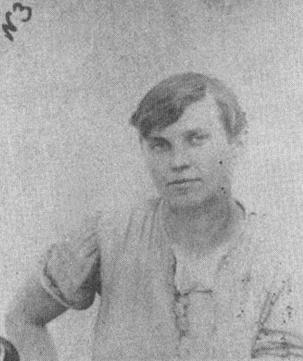 Женщина-палач -  Варвара Гребенникова (Немич). В январе 1920 года приговаривала к смерти офицеров и ''буржуазию'' на борту парохода ''Румыния. Казнена белыми