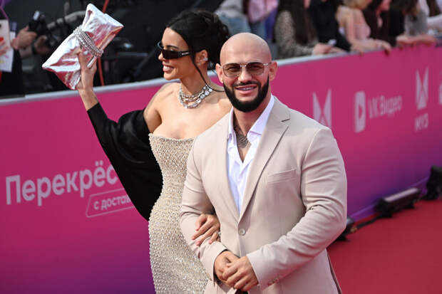 Блогерша Оксана Самойлова: Джиган запугивает мужчин, с которыми я общаюсь