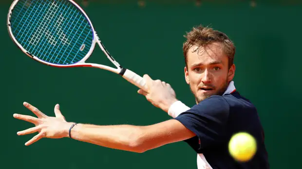 Медведев поднялся на пятую строчку в чемпионской гонке АТР