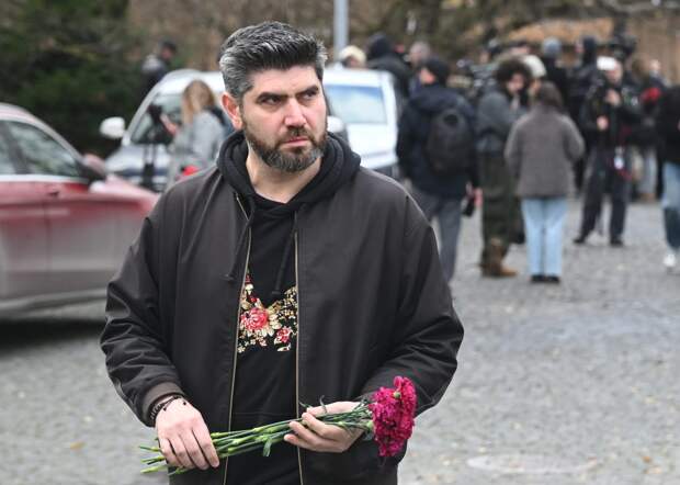 Сергей Бурунов, Гарик Харламов и Ирина Темичева простились с Романом Поповым Сергей Бурунов, Гарик Харламов и Ирина Темичева простились с Романом Поповым