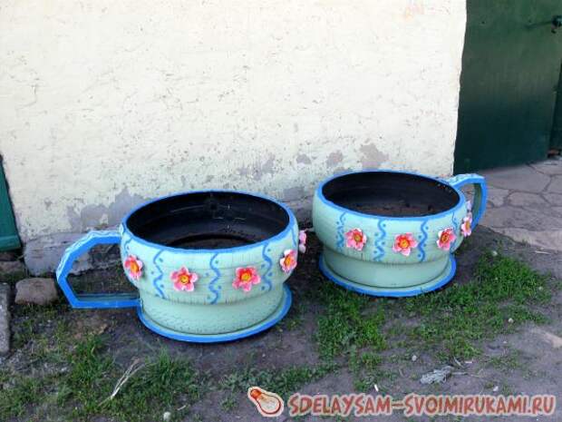 клумба из старых покрышек
