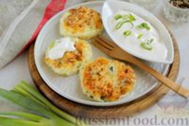 Фото к рецепту: Творожные сырники с картофелем и зелёным луком (без яиц)