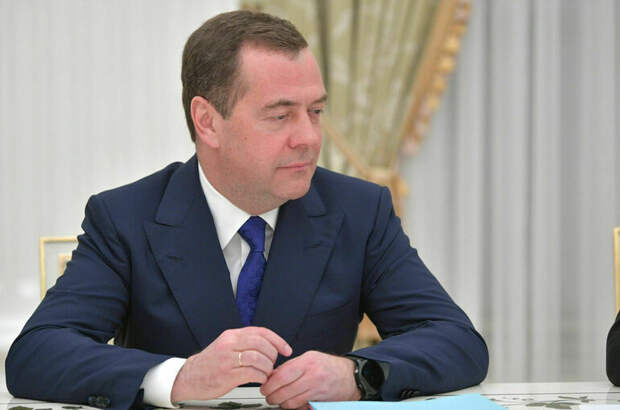 Медведев заявил, что Зеленскому уже не сносить головы