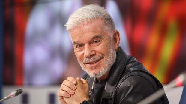 56-летняя жена Газманова пришла в Большой театр в коротком платье с кружевом