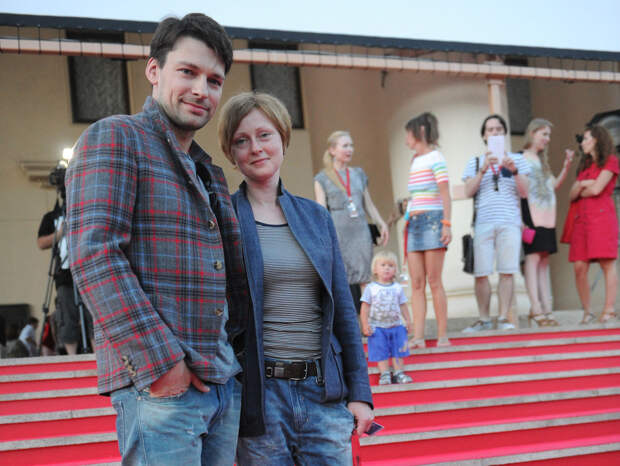 «Она со мной прошла нищету, испытания и ошибки»: Даниил Страхов признался, что жена — его единственный друг