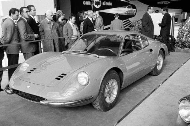 Dino 206 GT на автосалоне в Турине. 1967 год. ferrari, ferrari dino, авто, автомобили, олдтаймер, ретро авто, суперкар