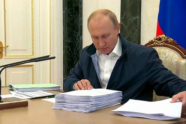 Что, говорят, Владимир Александрович сильно ругается и стыдит Байдена, который отказывается ехать спать в Швейцарию на важнейший саммит?-2