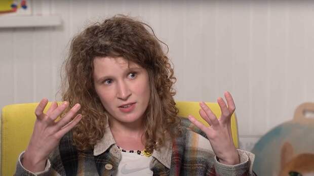 Родители Монеточки* продали российское имущество и переехали к дочери в Литву