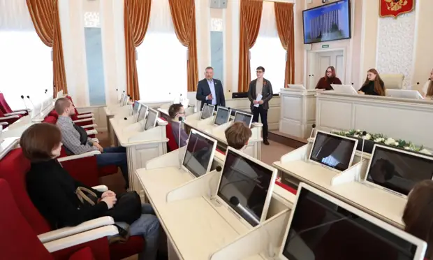 В День российского парламентаризма депутаты рассказали студентам САФУ о том, как принимаются законы