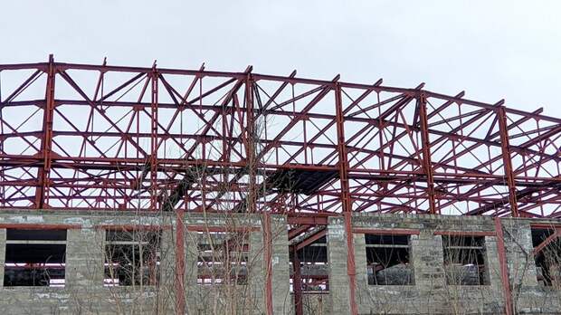 Ледовая арена на пр. Сибирском, 52, апрель 2025 года / Фото: amic.ru