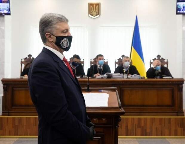 Портнов рассказал, как Порошенко вынес 340 килограмм 100-долларовых купюр