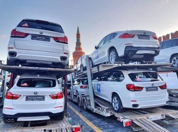 140 BMW на Красной площади ожидают российских медалистов Олимпиады-2018