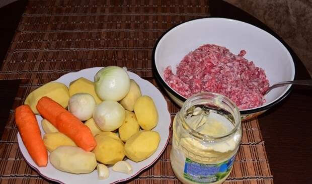 Ленивые пельмени с овощной подливой: шикарный обед из простых продуктов