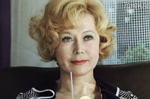 «Надоело прилично одеваться»: Светлана Немоляева перестала следить за собой