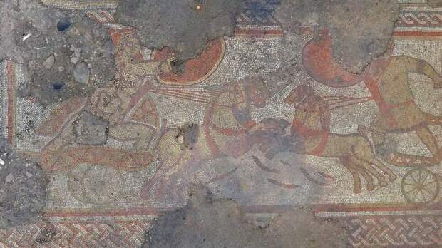 В Англии в поле нашли уникальную римскую мозаику со сценой из Гомера