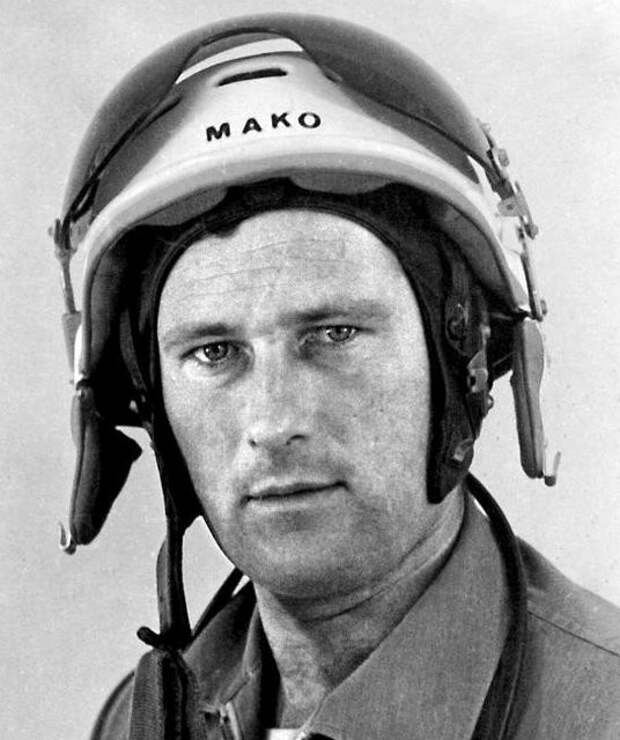 Забытый Герой Петер Маковичка ГДР, авиация, героизм, история, ностальгия, социализм