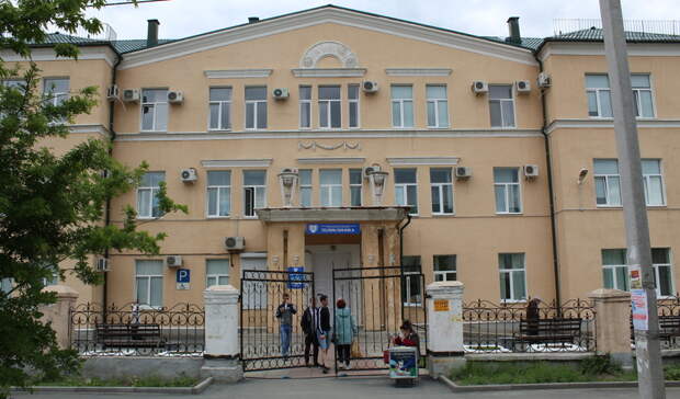 В горбольнице №4 Орска терапевтам предложили зарплату до 100 000 рублей