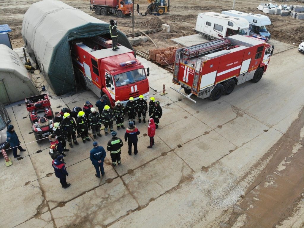 Пожарная безопасность строящейся больницы находится под особым контролем пожарных и беспилотников. Фото: Пресс-служба Управления по ВАО Департамента ГО и ЧСПБ г. Москвы Пожарная безопасность строящейся больницы находится под особым контролем пожарных и беспилотников. Фото: Пресс-служба Управления по ВАО Департамента ГО и ЧСПБ г. Москвы