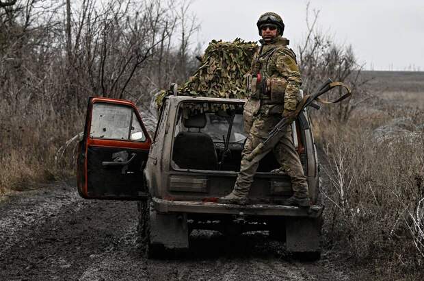 В зоне СВО заявили об угрозе изъятия купленных на донаты россиян автомобилей для бойцов